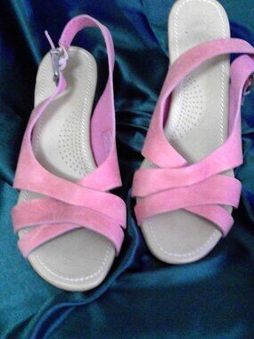 UGG US 8.5 Pink Wedge Sandals Women's  NWOT